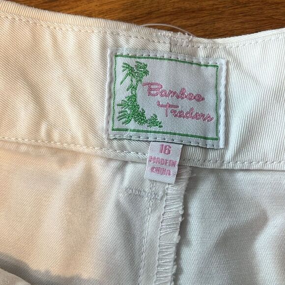 NWT Bamboo Traders White Shorts with Flip Flop Accents - Picture 4 of 9